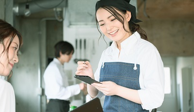 RIZAP派遣で働く接客スタッフ（飲食）／国分多賀城駅